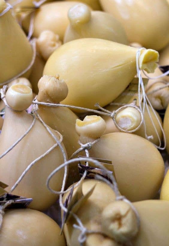 I sapori di una volta s.r.l.s – Engroshandel Ost – Caciocavallo Irpino lagret i 18 måneder7