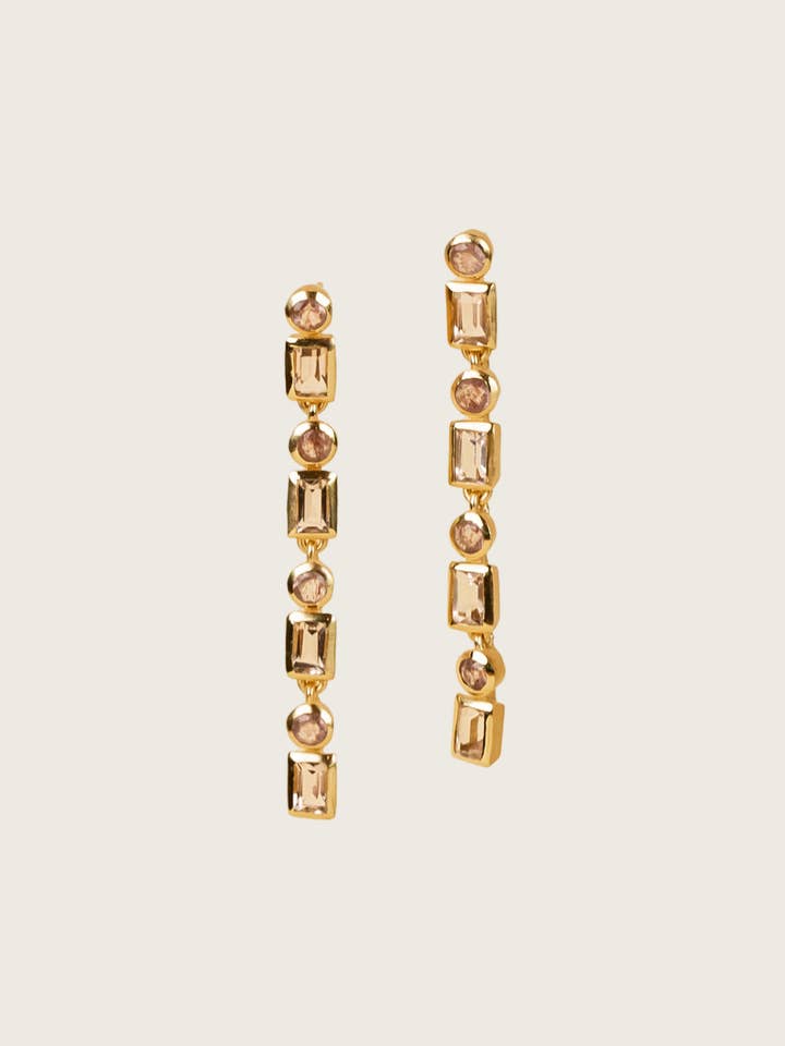 Boucles d'oreilles Luméra en morganite / quartz fraise, plaquées en or fin 18K recyclé - tiges en argent 925 pour la vente par SHANSHAN