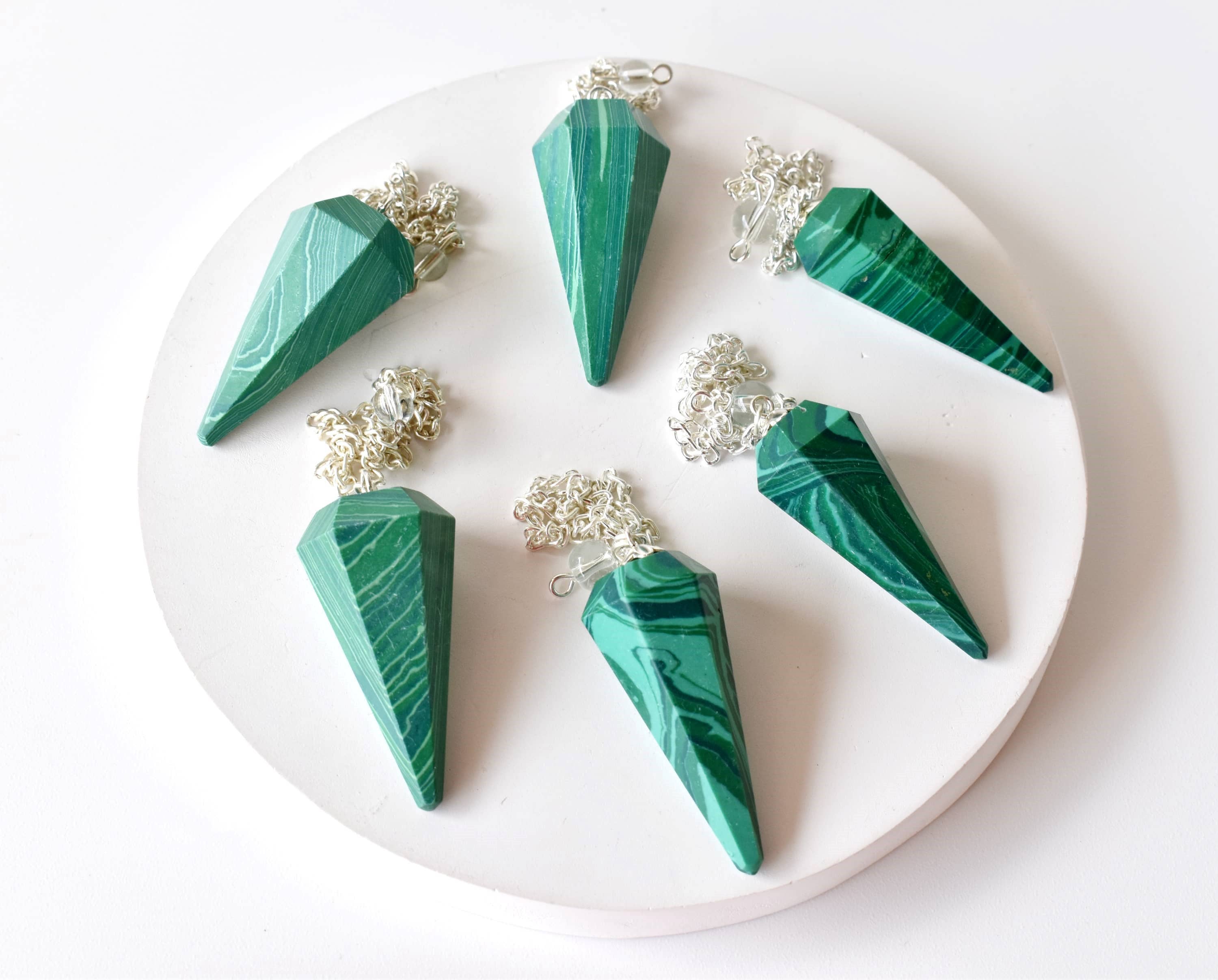 Soothing Crystals - Vendita all'ingrosso Pietra/cristallo spirituale - Lotto di 20 pezzi | Malachite sintetica | Pendolo di cristallo sfaccettato5