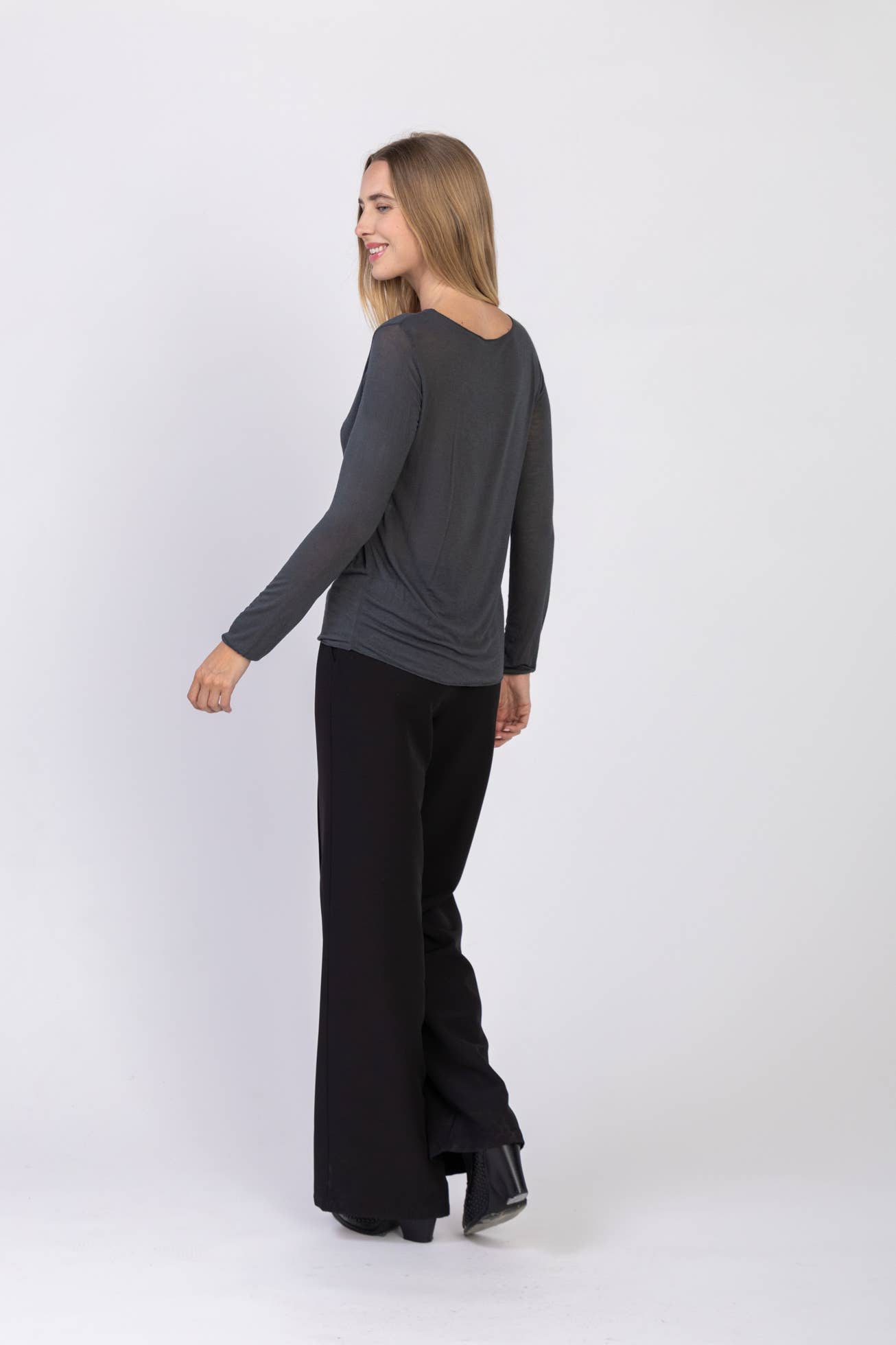 LINEN & COTTON HOUSE – Großhandel Bluse – Damen – 37864 Einfarbiger Rollkragenpullover aus Kaschmirmischung, zweite Haut8