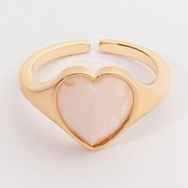 Bague ajustable en pierre naturelle en forme de cœur pour la vente par Lilla Haven