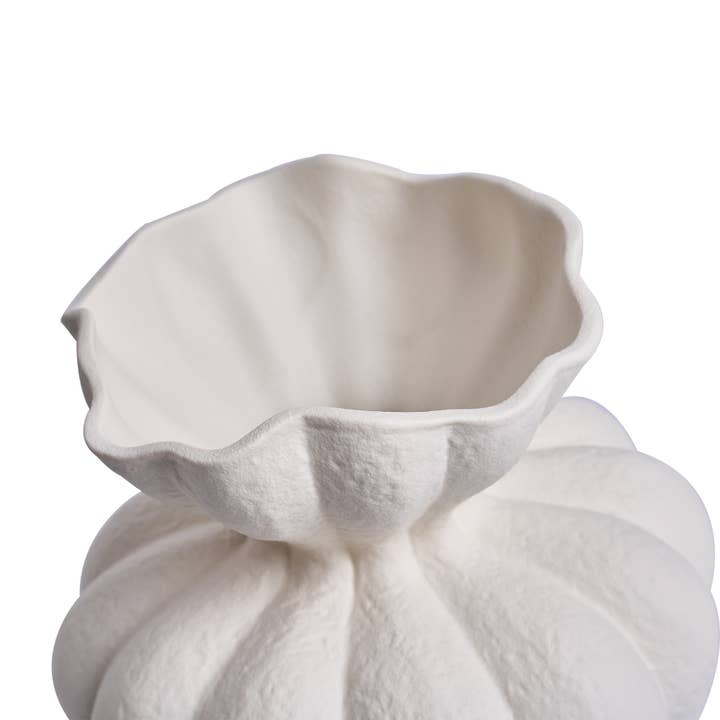 Hvid skulpturel keramisk vase for engroshandel hos Alijie Design