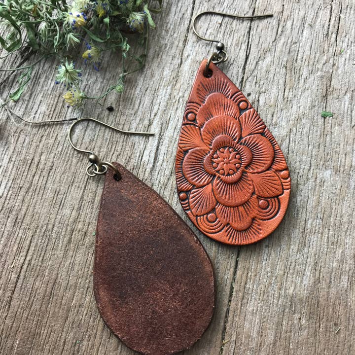 Red Pony Leather Goods - Vente Boucles d'oreilles pendantes - Boucles d'oreilles Boho Western en cuir Mandala en forme de larme2