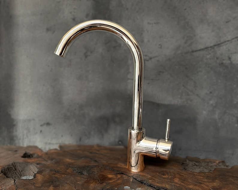 Artihand - Wholesale Kitchen Tool/Gadget - Chrome Bathroom Sink Faucet - Single Handle Mixer Faucet for Bathroom and Wet Bar