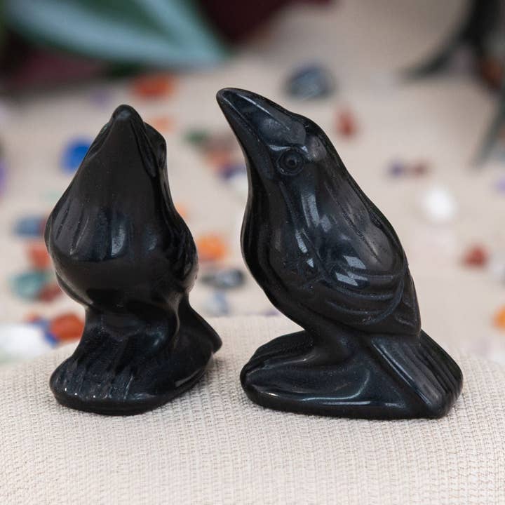 Corvo in ossidiana scolpito a mano. per la vendita all'ingrosso da parte di Down To Earth