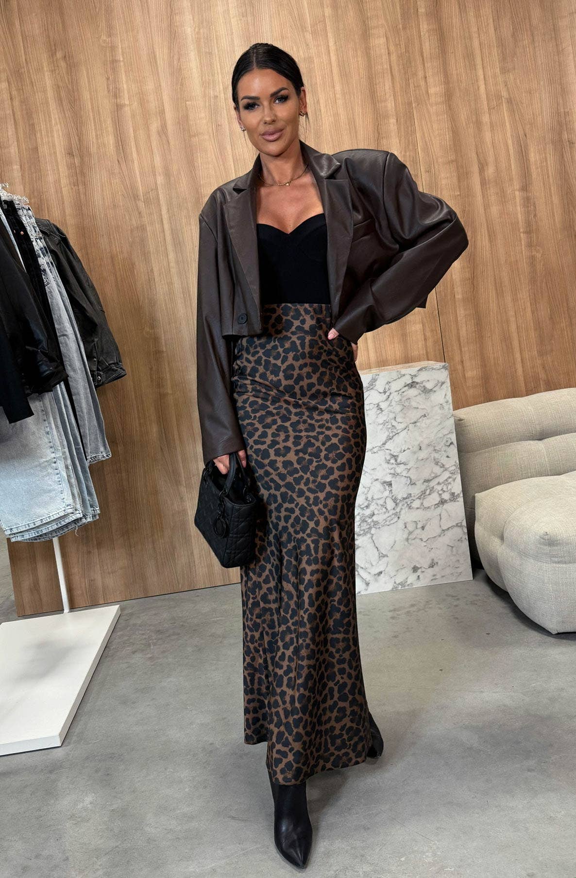 Marrone scuro Gonna lunga in raso leopardato Vera - Marrone scuro in vendita all'ingrosso su Faire2