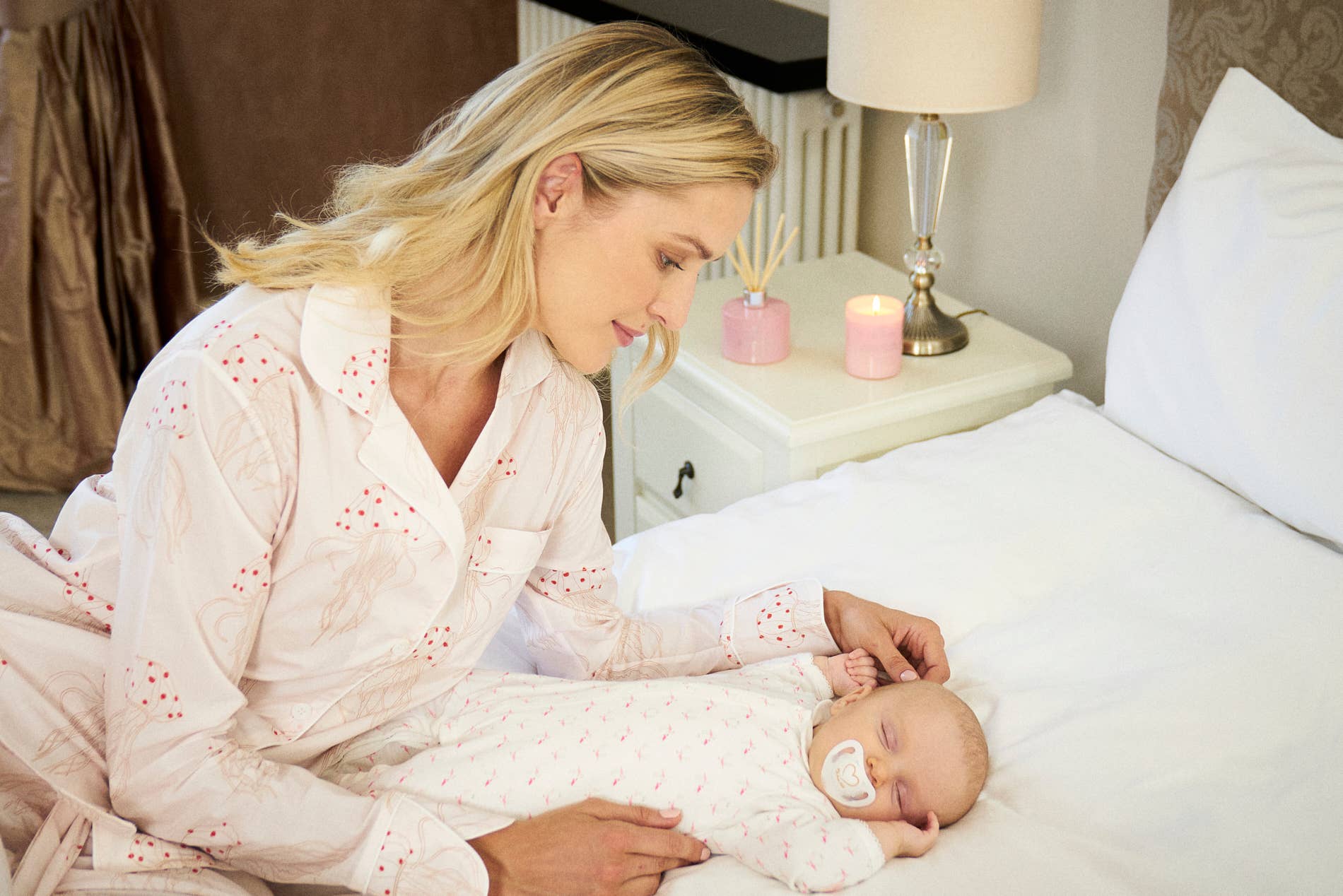 Jane Darcy - Wholesale Jar/Filled Candle - 100% Natural Soy Wax Candle, White Jasmine & Sandalwood4