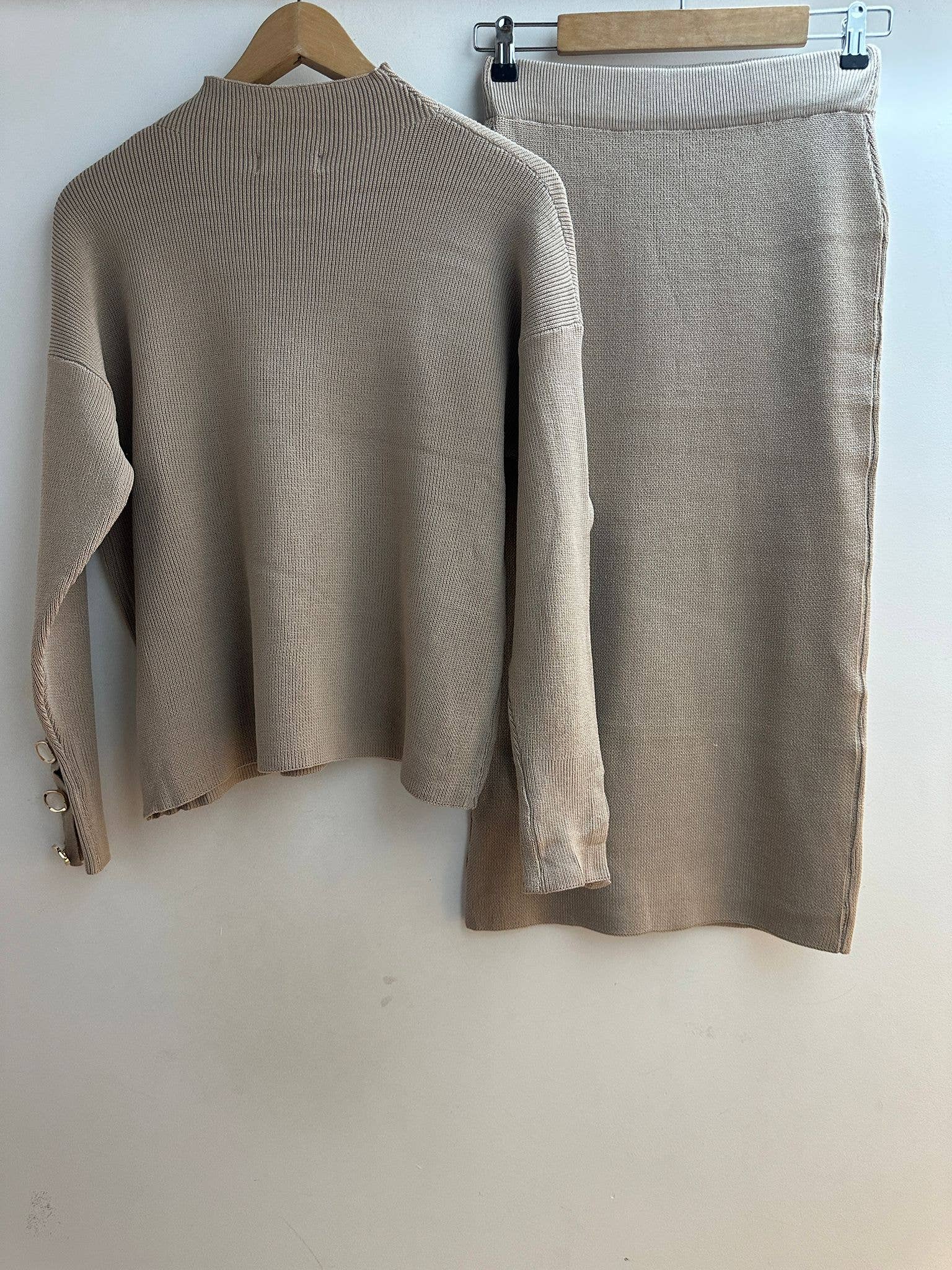 LORIANE - Wholesale Hemd- en rokset - Dames - 7350E Effen set, top en halflange rok1