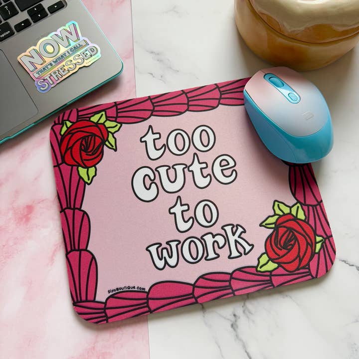 Trop mignon pour travailler Tapis de souris pour la vente par Siyo Boutique