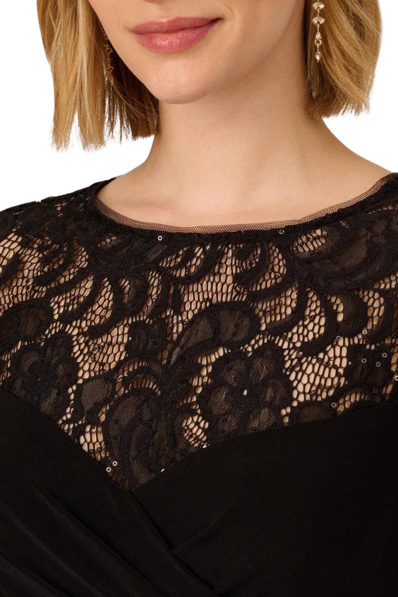 NEGRO Mono recto de pierna recta con cuello redondo de encaje, manga al codo y puño con volante de Adrianna Papell. de venta al por mayor en Faire1