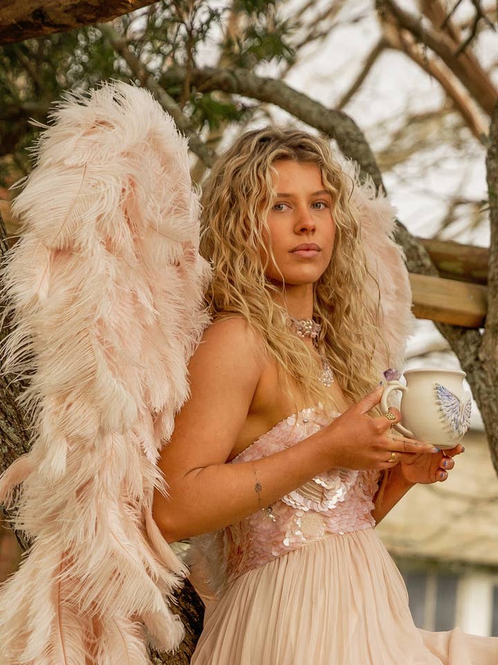 Engel-Flügel-Amethyst-Kristallbecher für den Großhandel von Carys Martin Ceramics