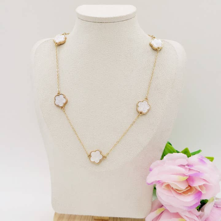 BIANCO base ORO LILY flores grandes ~ Collar de flores en nácar de venta al por mayor en Faire