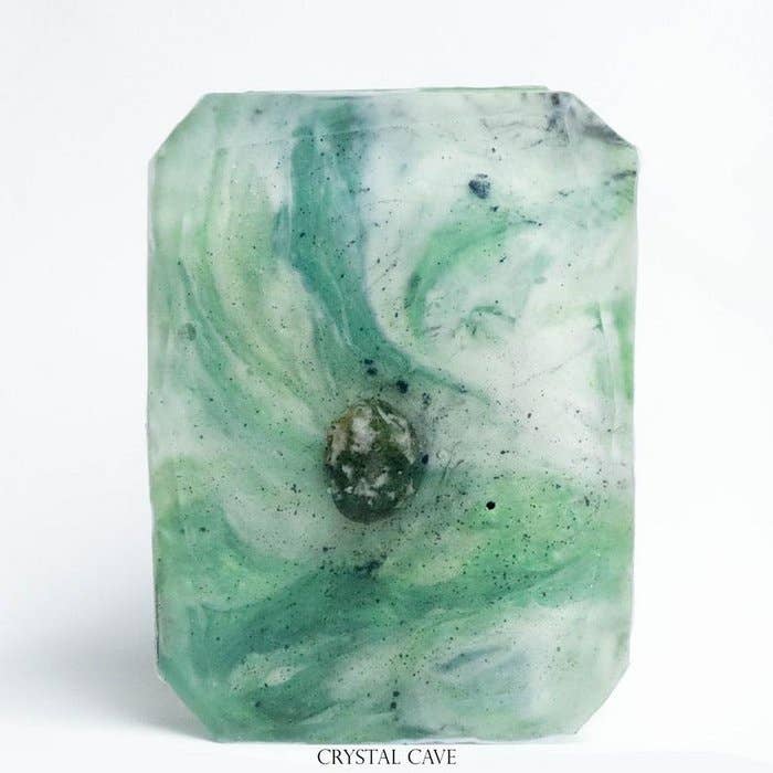 Crystal Cave – Großhandel Feste Seife – Zodiac-Zeichen Stier - Seife mit Moosachat Edelstein1