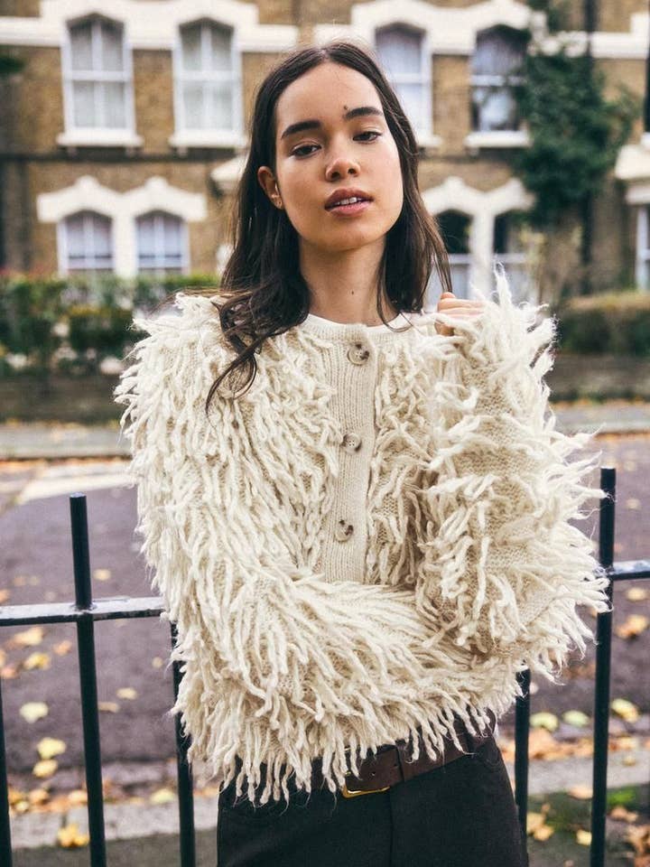 Kofta med fransar - kofta med knappar framtill för wholesale av Design company-Fatma Balkir