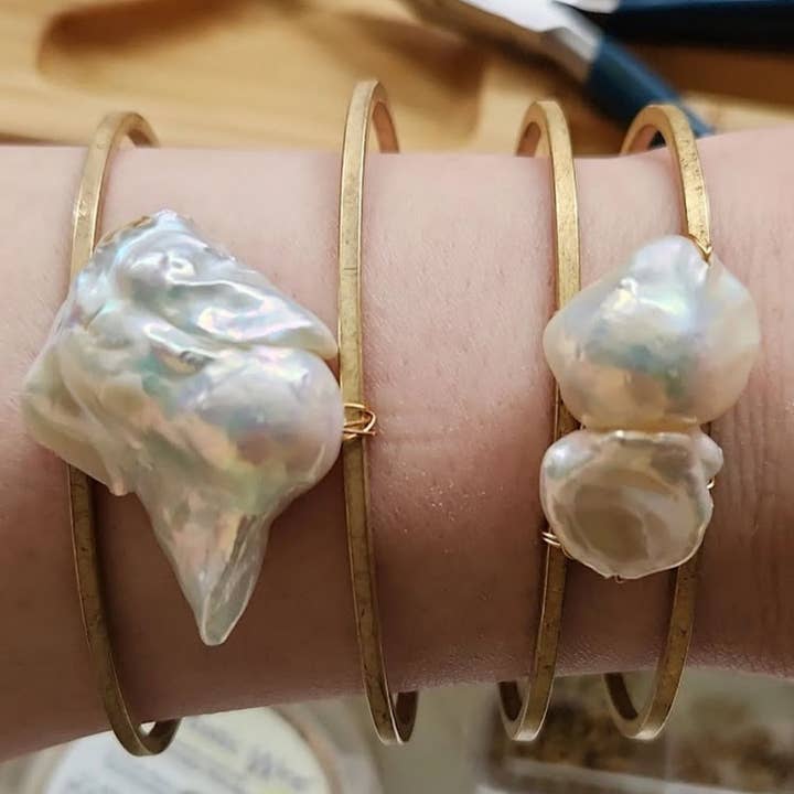 Sara Sela Jewelry - Wholesale Cuff Bracelet - Bold Natural Baroque Pearl Wrapped Brass Cuff Bracelet3