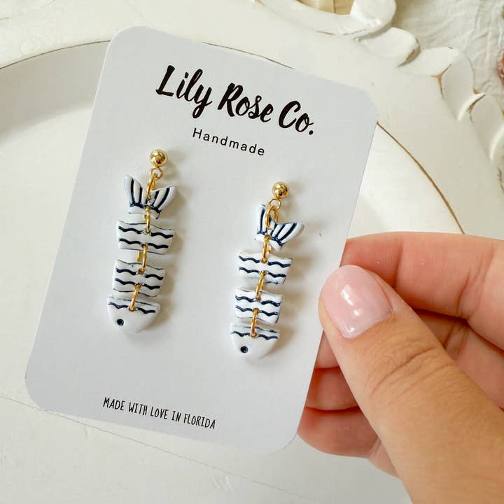 Lily Rose Co. - Wholesale Dangle Earrings - White and Blue Fish