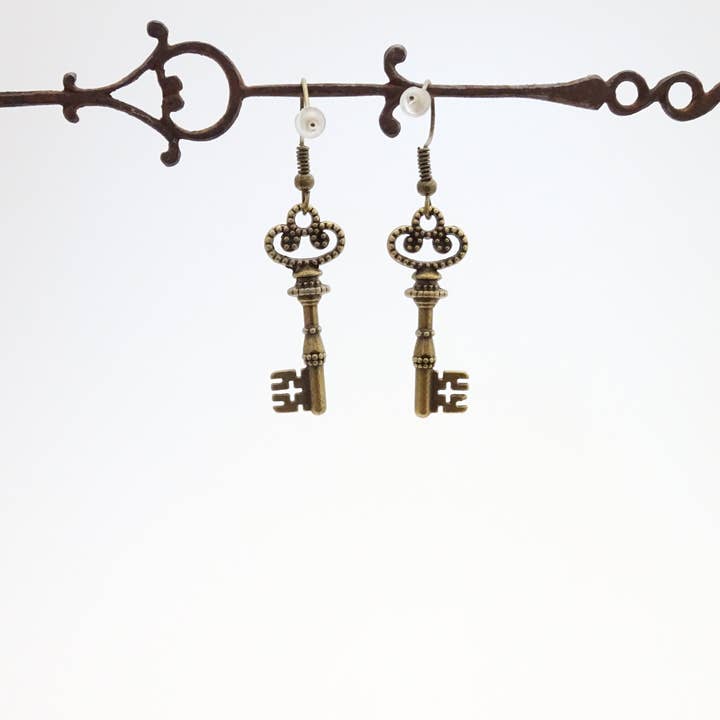 Accessory Alchemy - Wholesale Dangle Earrings - Skeleton Key Earrings | Lightweight Steampunk Keys