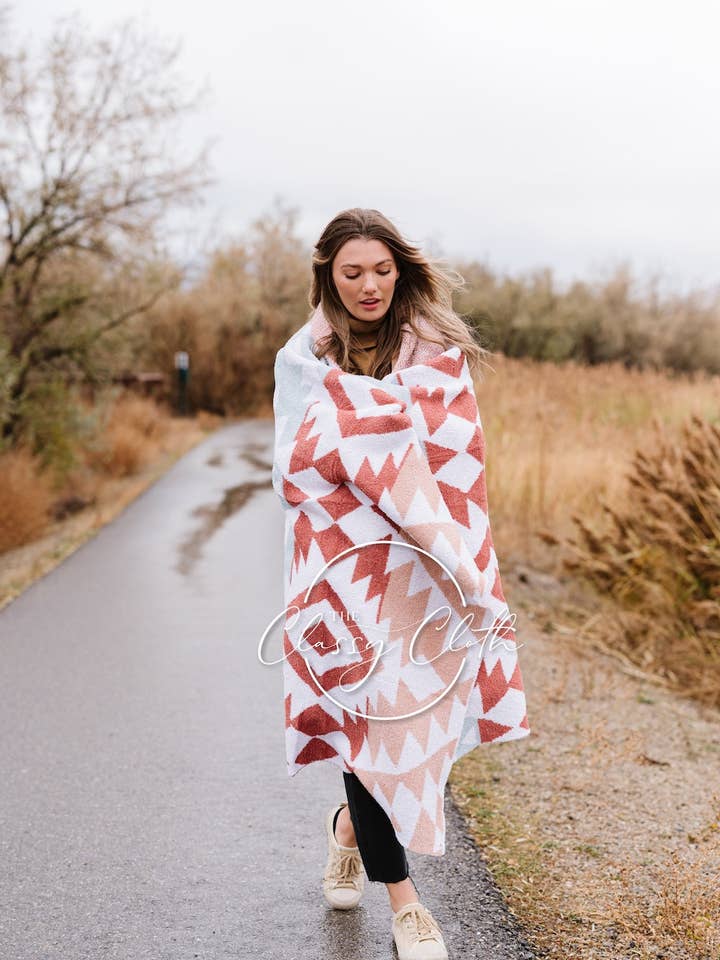 Couverture de luxe - Rust Southwest RTS pour la vente par The Classy Cloth WS