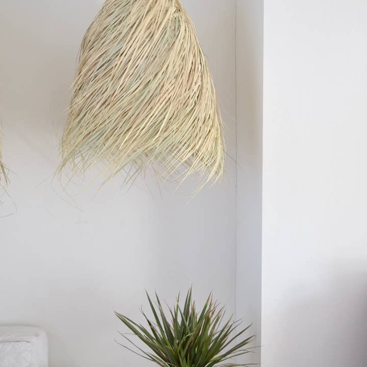 Soukie Morocco - Vente Lustre/Suspension - Lot de 2 suspensions en raphia suspendues en forme de cône en palmier rotin naturel3
