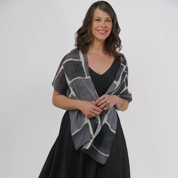 Antenna Studio - Venta al por mayor Bufanda - Mujer - Pañuelo de seda de diseñador con estampado «Pebbles Night»6