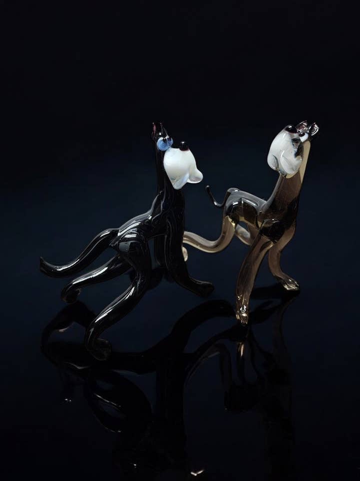 Figurine en verre aux couleurs naturelles - Fait main - Modèle Dogue allemand pour la vente par Glass by Iness