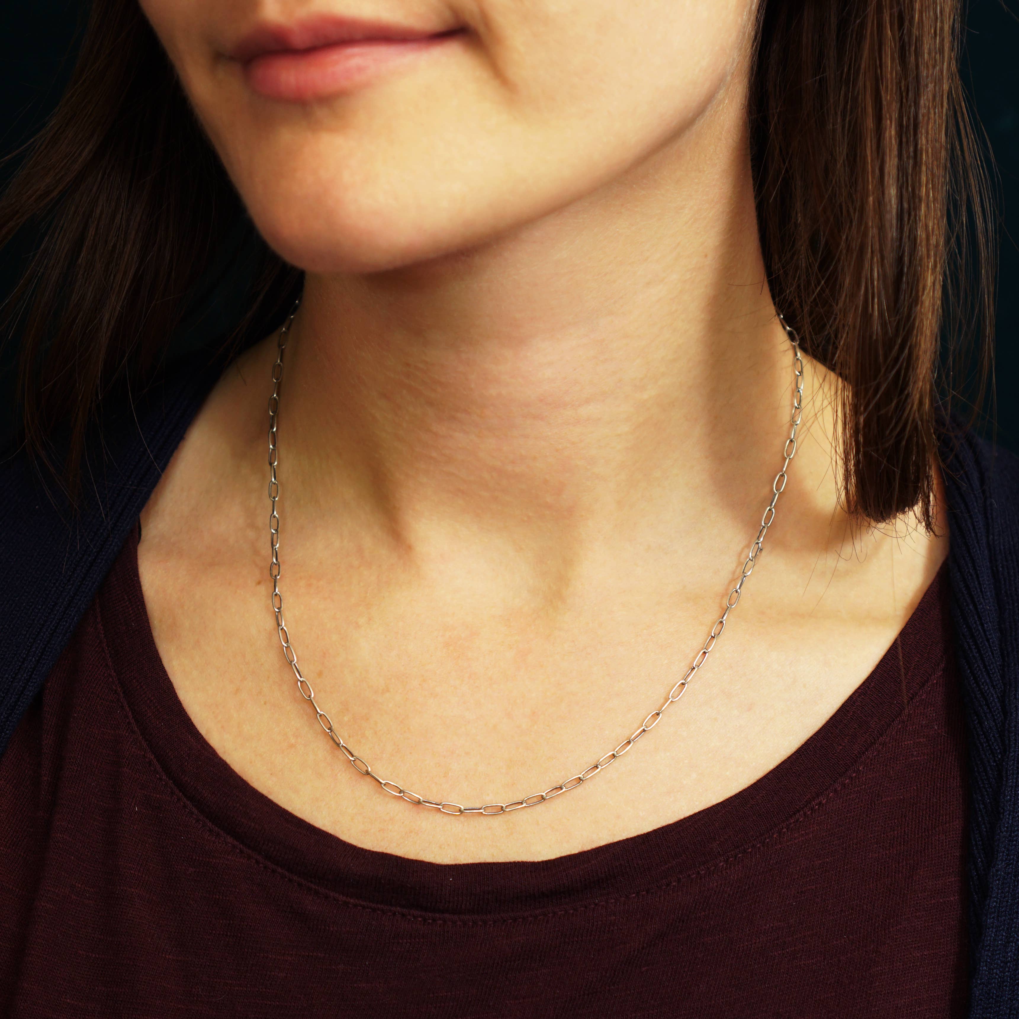 Nina Designs – wholesale Kedjehalsband – Halsband i sterlingsilver med mini-pappersklämma1