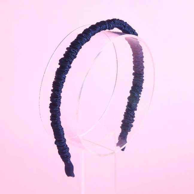 Bandeau en satin bleu marine Emily pour la vente par Elaa