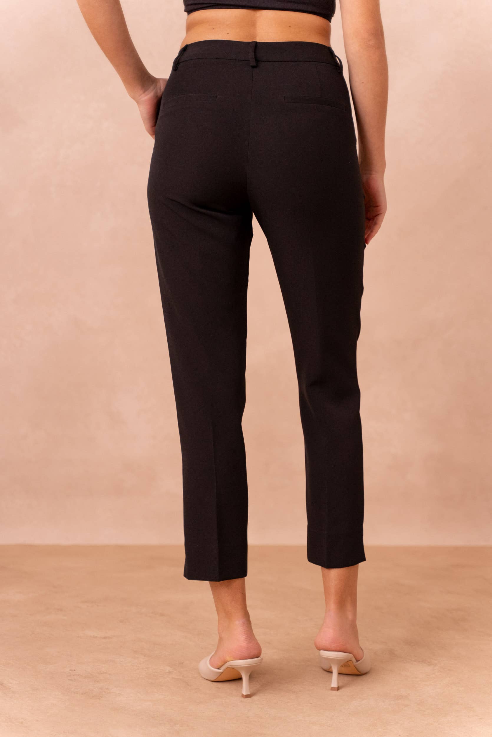 Attentif Paris – wholesale Pants – Women's – [Timeless] High-waisted cigarette pants1
