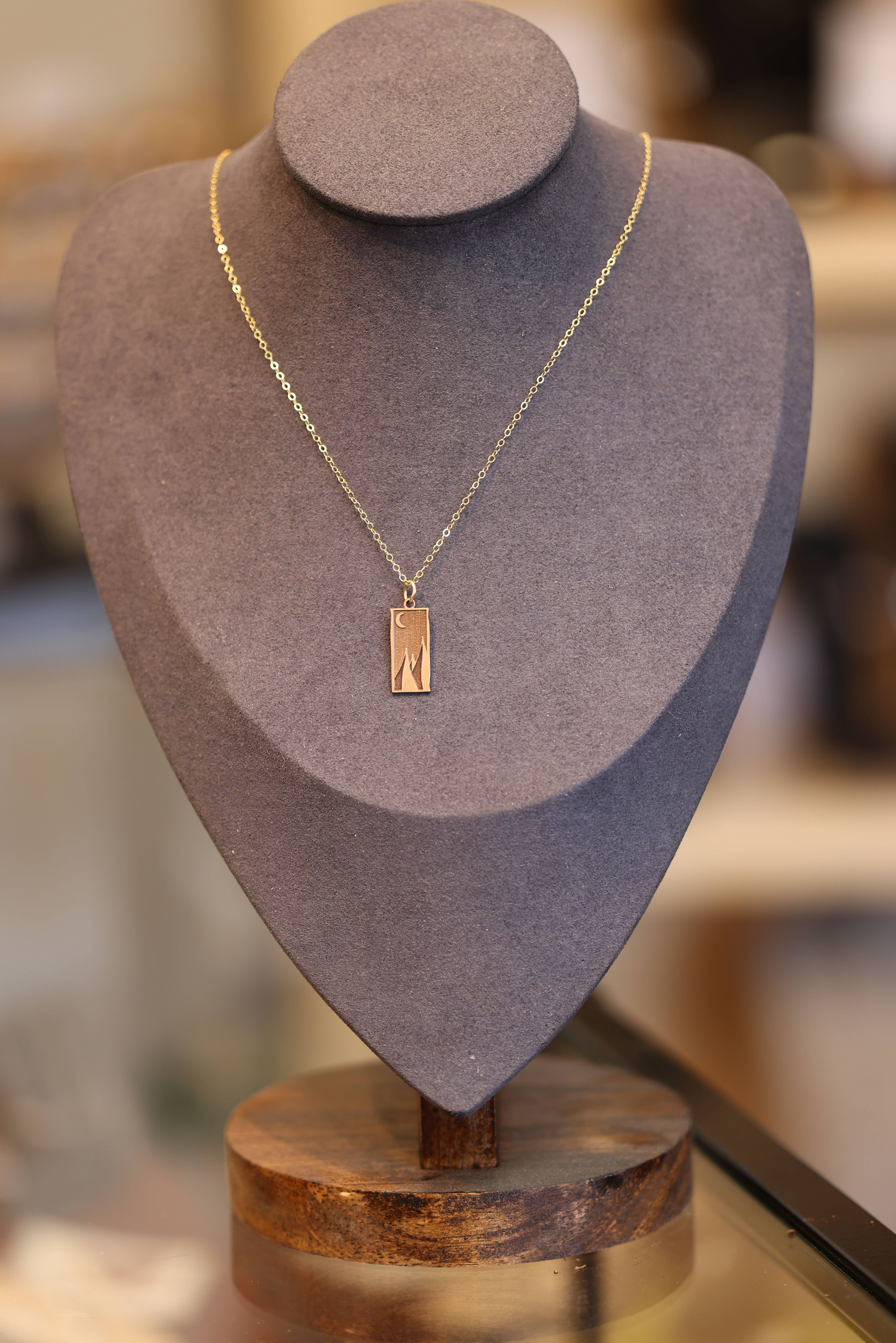 Altitude Jewelry - Venta al por mayor Collares con colgantes/abalorios - Mountain Dreams, lleno de oro1