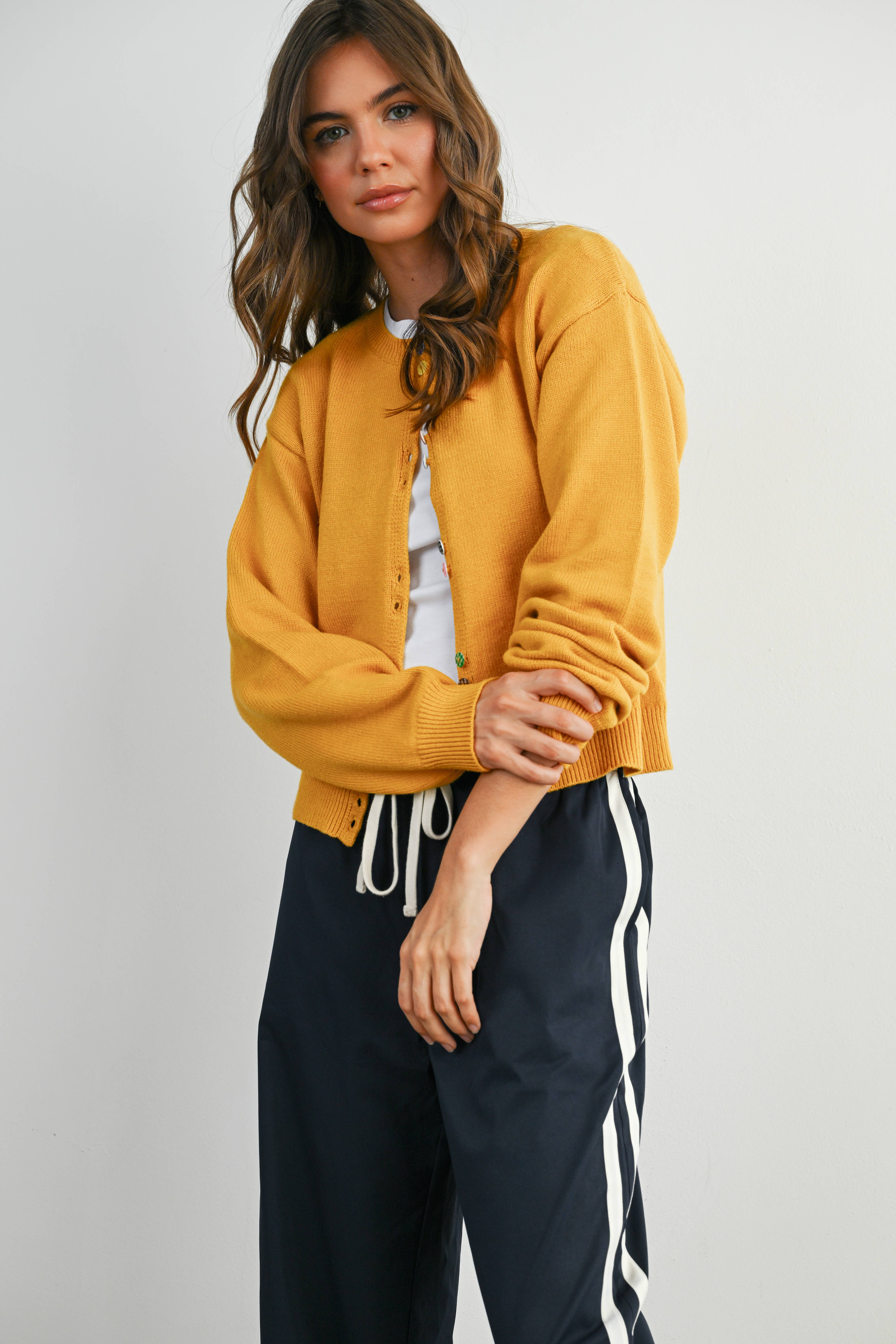 BUTTERMELON - Wholesale Cardigan - Women's - Long Sleeve Buttoned Cropped Cardigan - BMC79067