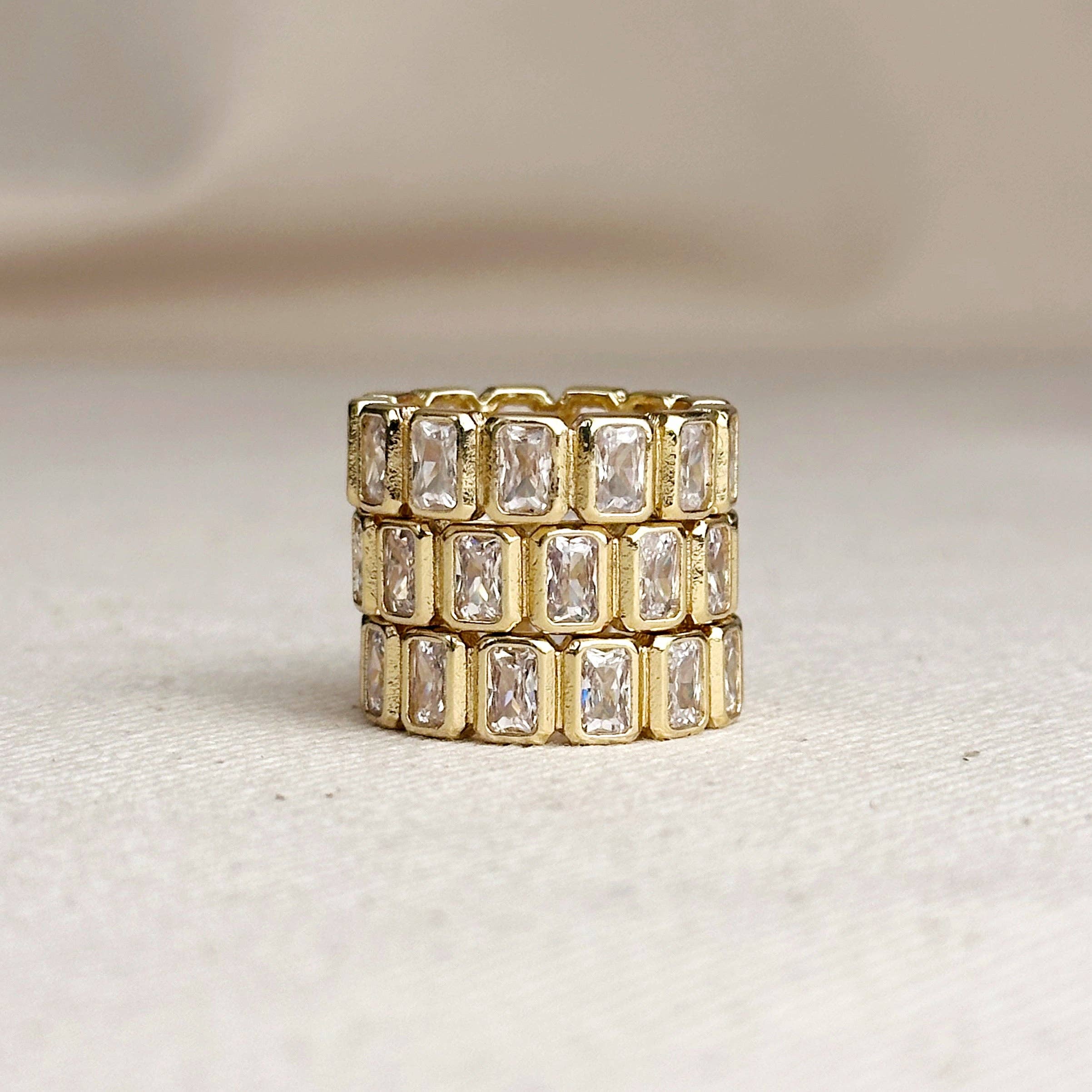 GoldFi - Vente Bague avec plusieurs pierres - Bague d'éternité remplie d'or 18 carats en zircone cubique épaisse4