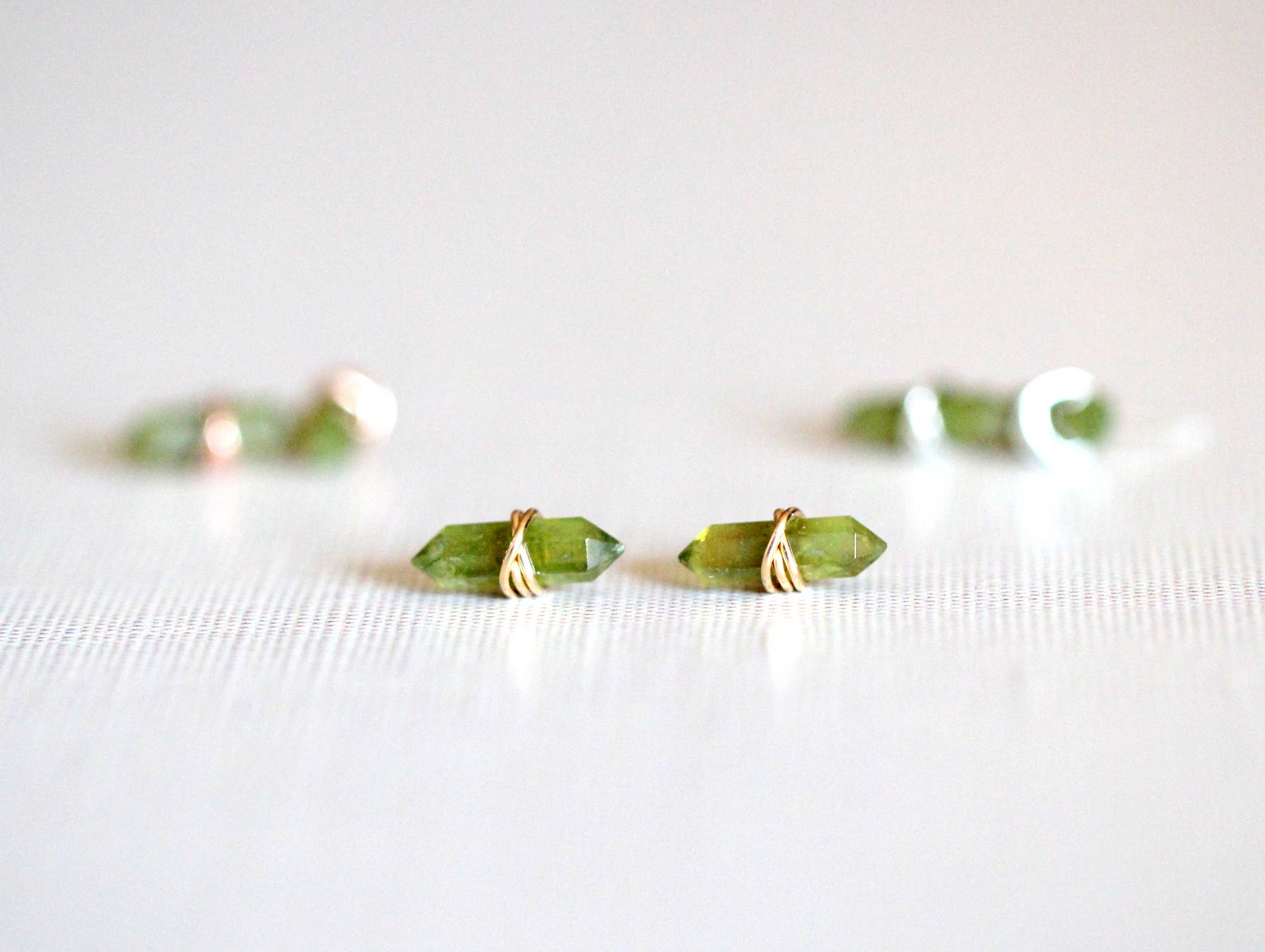 Saressa Designs – Engroshandel Ørestikkere – Crest Studs - Peridot6