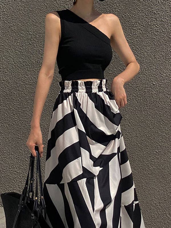 Sheer Trend – wholesale Set med topp och kjol - Dam – Set med randigt omlottlinne med enfärgad axel och kjol0