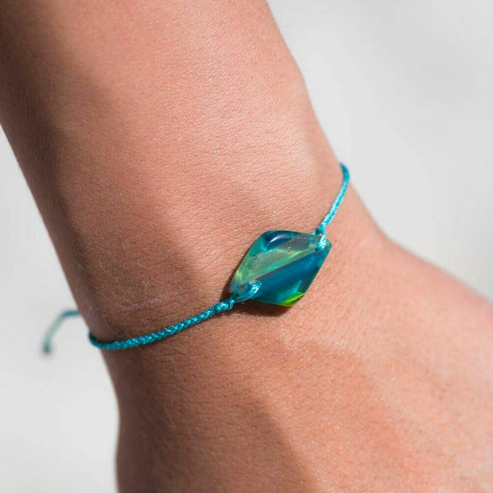 Betty Belts | Ocean Lovers® - Wholesale Beaded Bracelet - Upcycled Surfite Solimar Bracelet