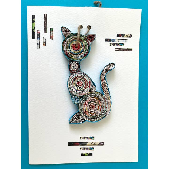 Carte d'ornement en papier pour chat fabriquée à la main à partir d'un magazine pour la vente par Loving Nature