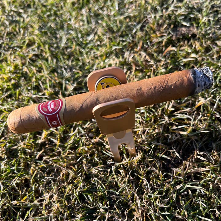 Beaver Tail Golf Club - Wholesale Humidor/Cigar Accessory - ALFRED - THE CIGAR BUTLER - CIGAR HOLDER/GOLF DIVOT TOOL3