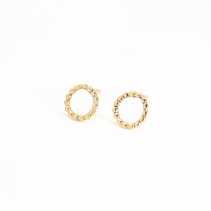 Boucles d'oreilles rondes en or massif 9 carats pour la vente par LAVEY LONDON
