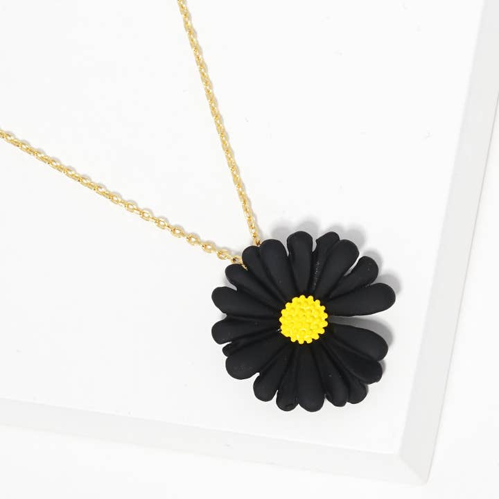 Collier à breloques marguerites pour la vente par OHBOOBA DESIGN
