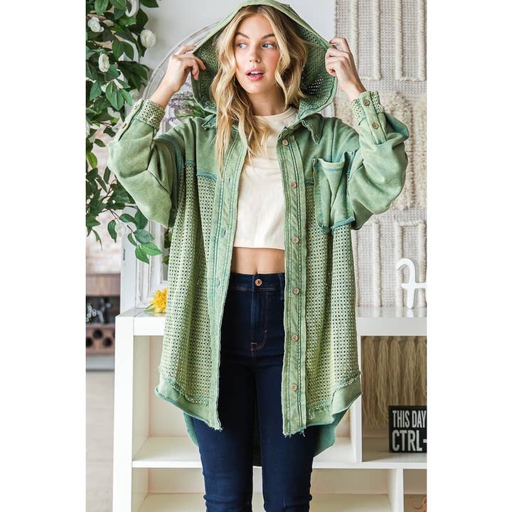 CASACO COM CAPUZ E BOTÕES DE MISTURA DE MATERIAIS LAVADOS por atacado de Oli&Hali