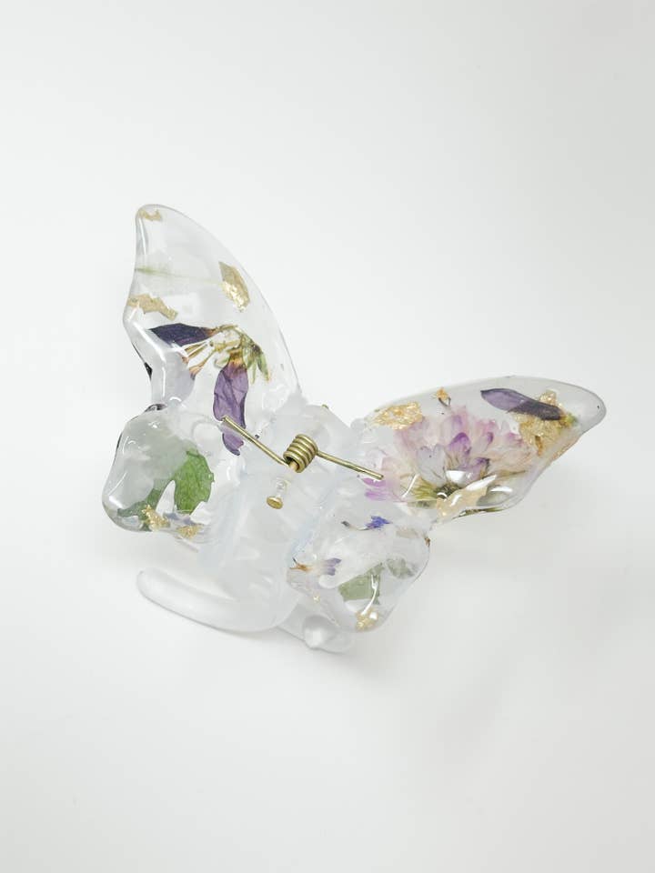Butterfly Resin Hair Clips With Real Pressed Flowers for wholesale by AlwaysJean