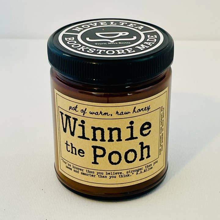 Winnie l'Ourson - Pot de bougie parfumée au miel pour la vente par NovelTea Bookstore & Gifts