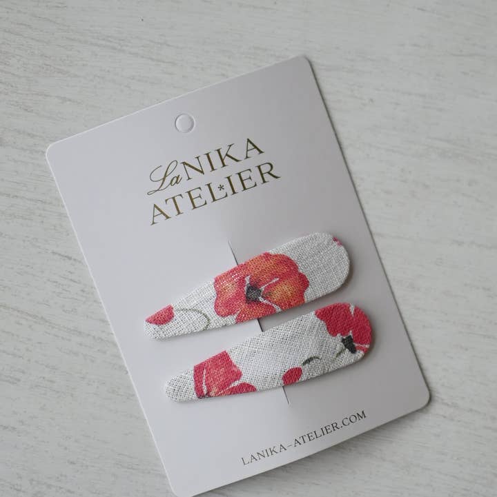 Hårspænde røde valmuemotiv, bløde stofklips for engroshandel hos Lanika Atelier, Nika Korošec s.p.