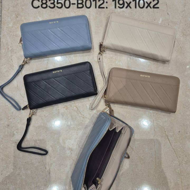 WOMAN'S FAUX LEATHER WALLET. for wholesale by MIA LAROUGE