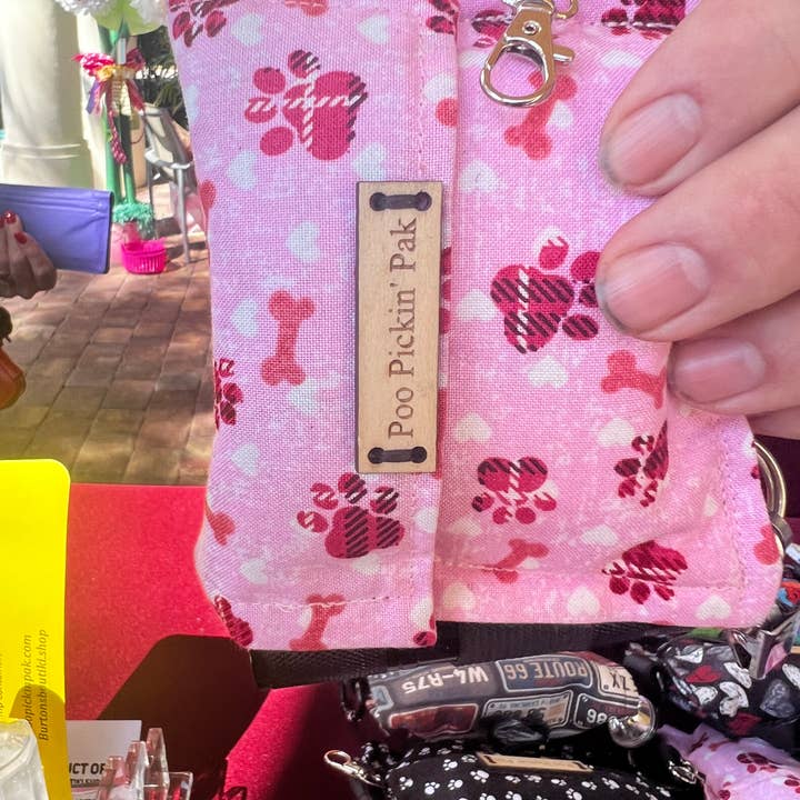 Poo Pickin’ Pak, Retractable Leash Style for wholesale by Poo Pickin’ Pak