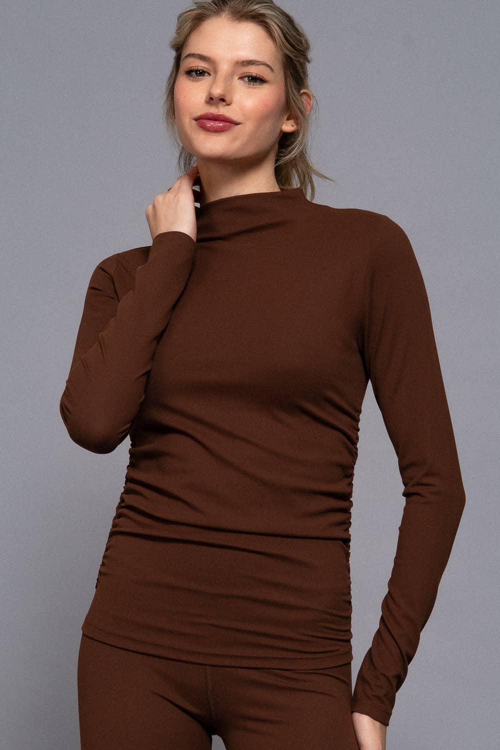 Active Basic | Active USA - Vente Haut de sport – femme - Haut de sport à manches longues, col montant et fronces latérales10