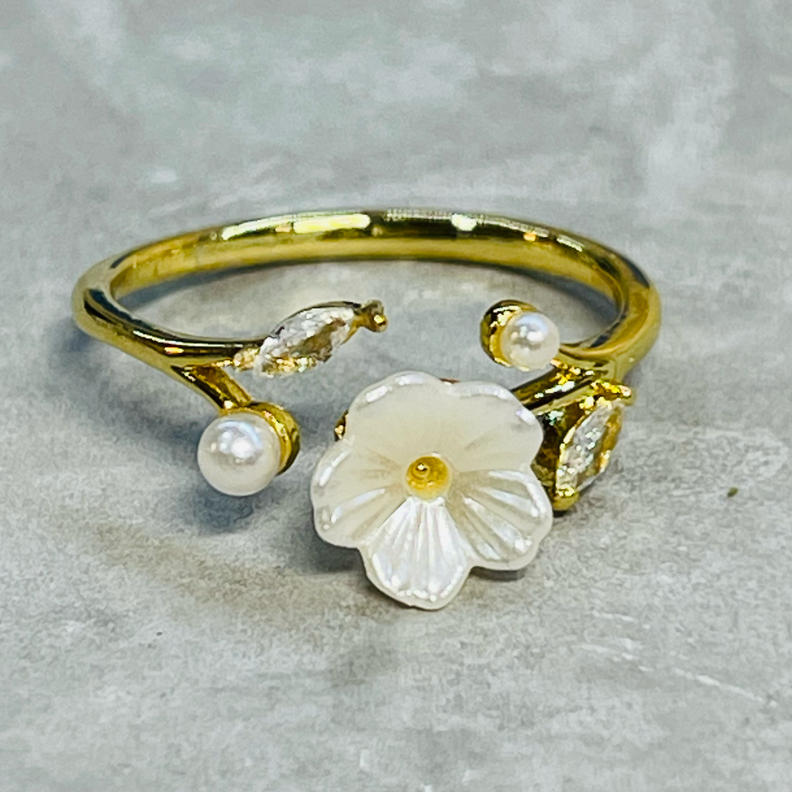 Loli - Wholesale Multi-Stone Ring - Minimal Daisy Adjustable Ring with Small Sparkling Stones0