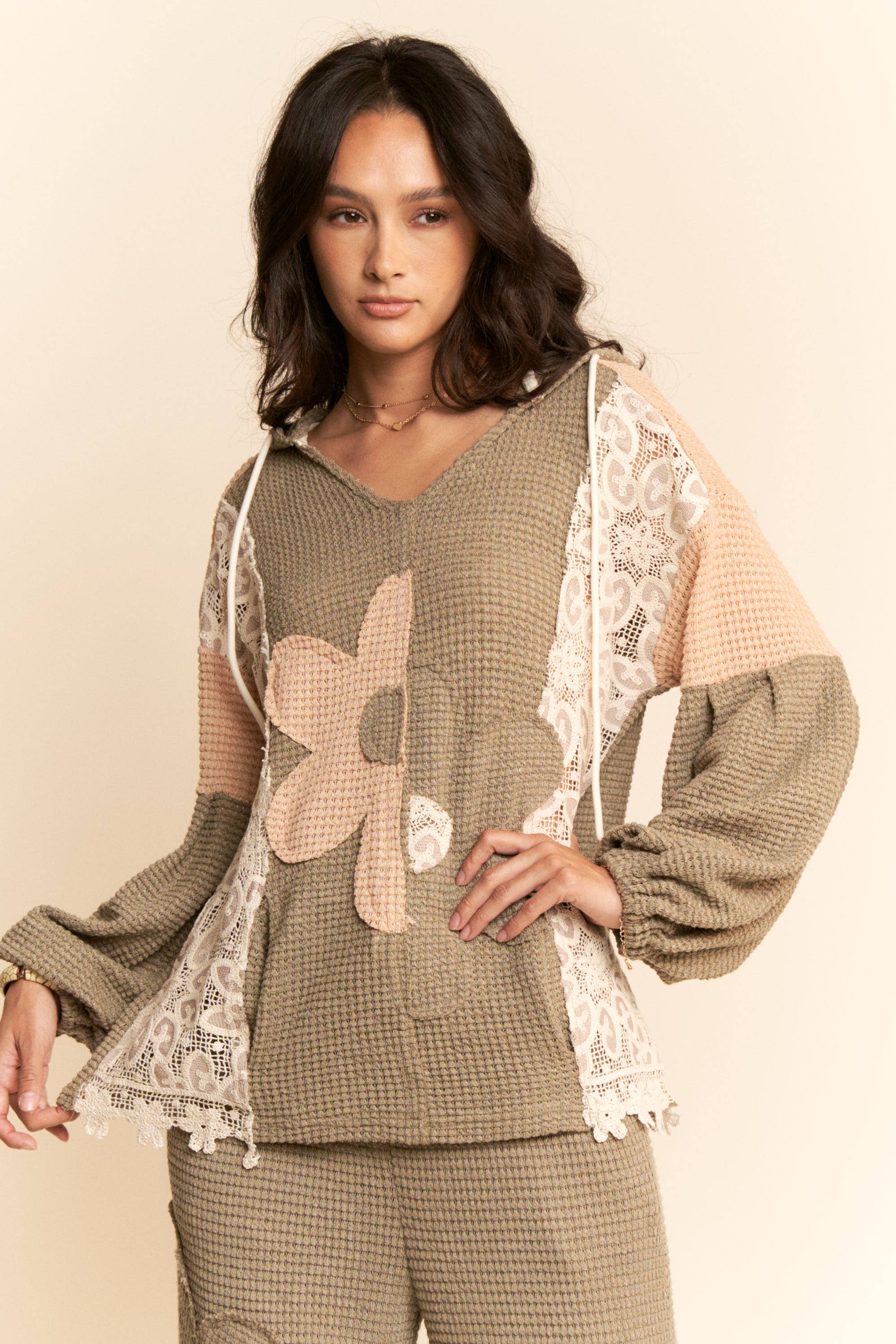 Davi & Dani – wholesale Hoodie – Women's – HOODIE OVERSIZED KNNIT TOP WITH FLOWER PATCH1