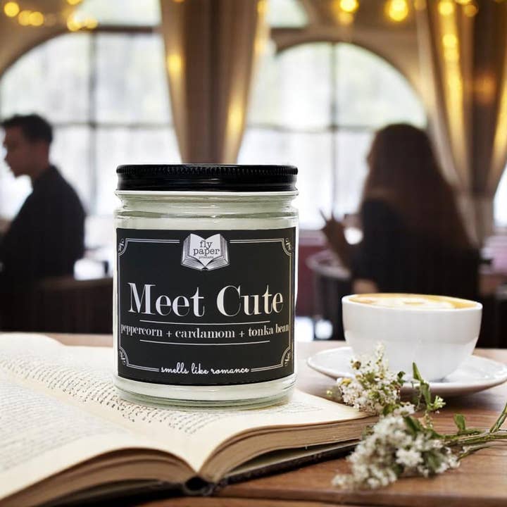 Fly Paper Products - Wholesale Jar/Filled Candle - Meet Cute 9oz Glass Candle Peppercorn + Cardamom + Tonka