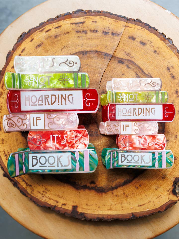 Det är inte hamstring om det är böcker - Bokaktiga akrylhårklämmor – Fyndiga hårklämmor för bokälskare för wholesale av Pinstory