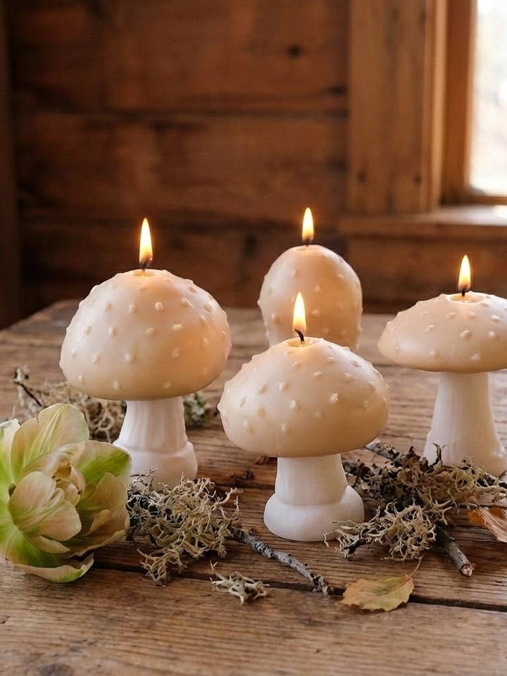 Ljus formade som svampar för wholesale av Interlude Candles